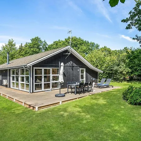 Holiday home Beautiful In With Wifi Ronne